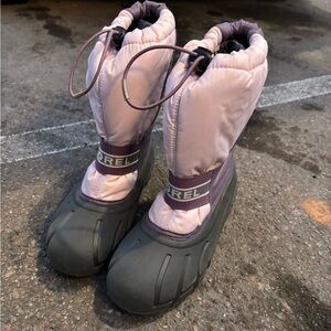 Sorel Youth Cub Size 6 Purple Insulated Waterproof Snow Boots *FLAW